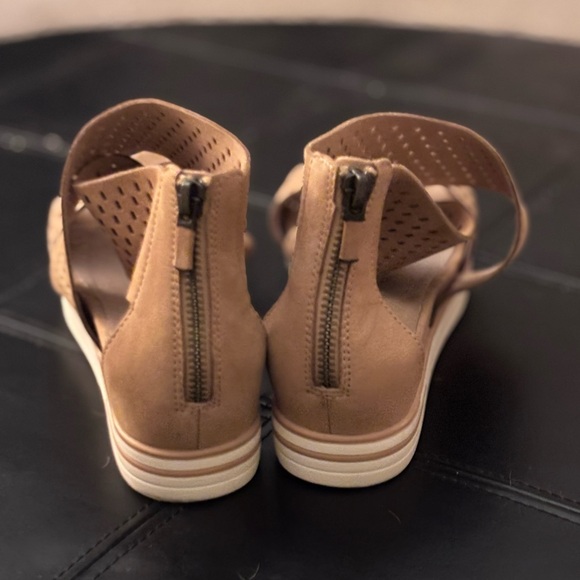 Eileen Fisher Sandals The Voice Perforated Camel Suede Comfort Wedge Size 6.5. - Picture 4 of 8